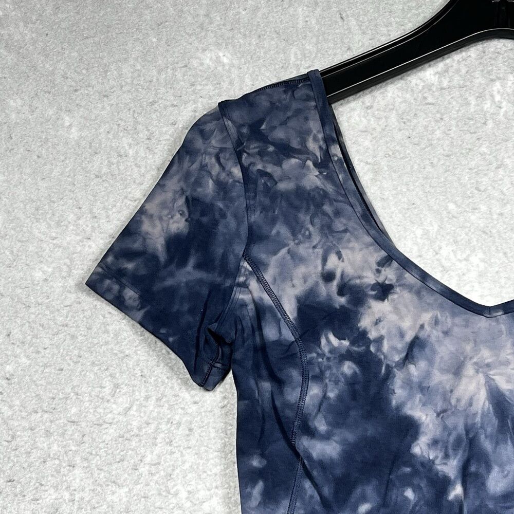 lululemon athletica Navy Tie-Dye Crop Top - Picture 3 of 11